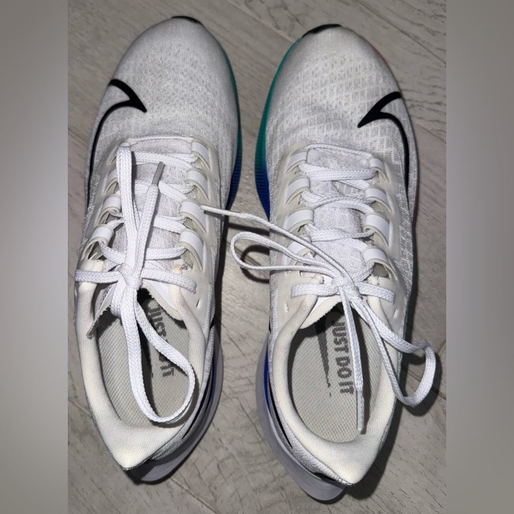Women’s Nike Air Zoom Pegasus Running Shoes/Women’s Size 9/Gently Used